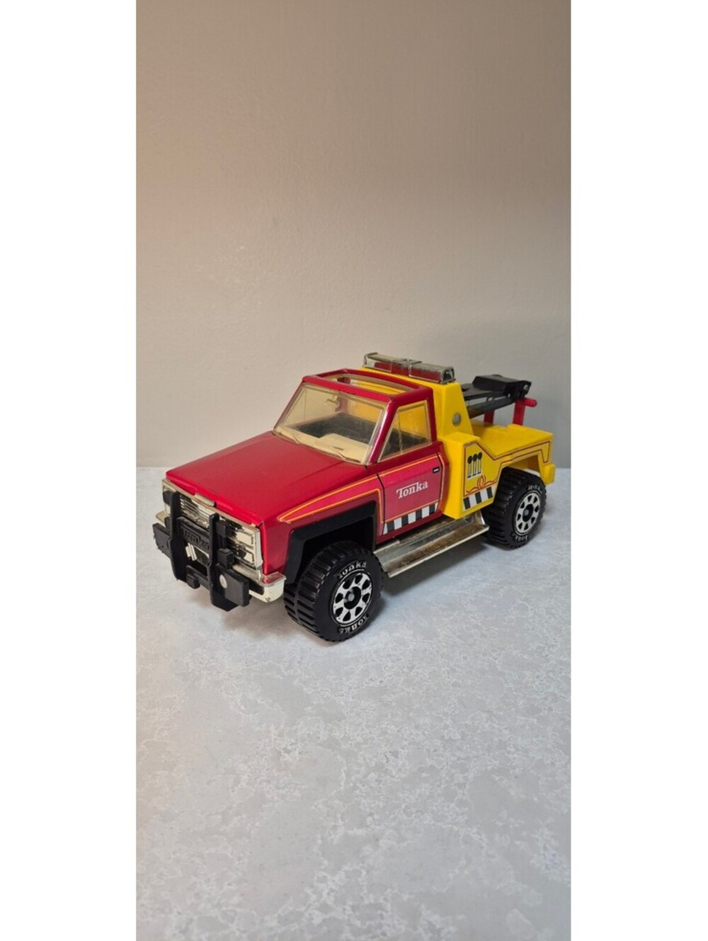 Vintage 1983 Tonka pressed steel wrecker/tow truck - USA